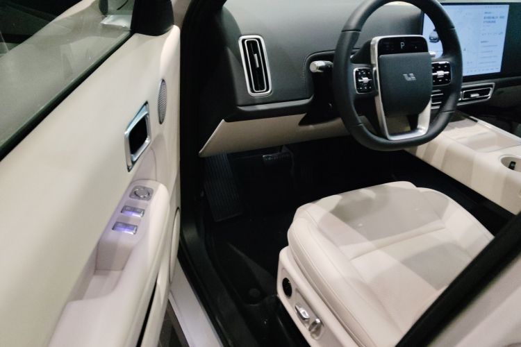 理想汽车 理想L6 2024款 Max中控内饰7003