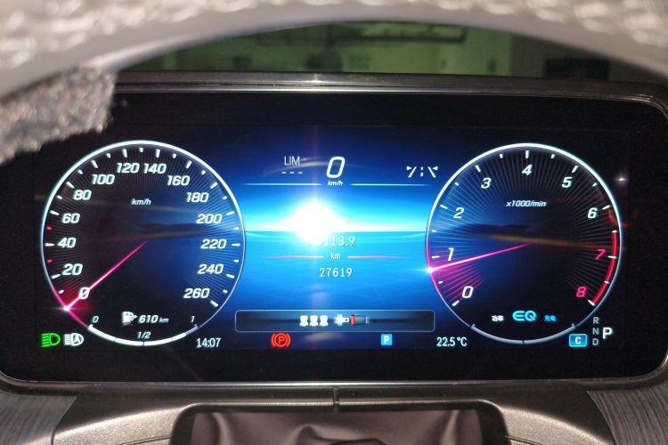 奔驰C级 2022款 改款 C 260 L 皓夜运动版中控内饰14