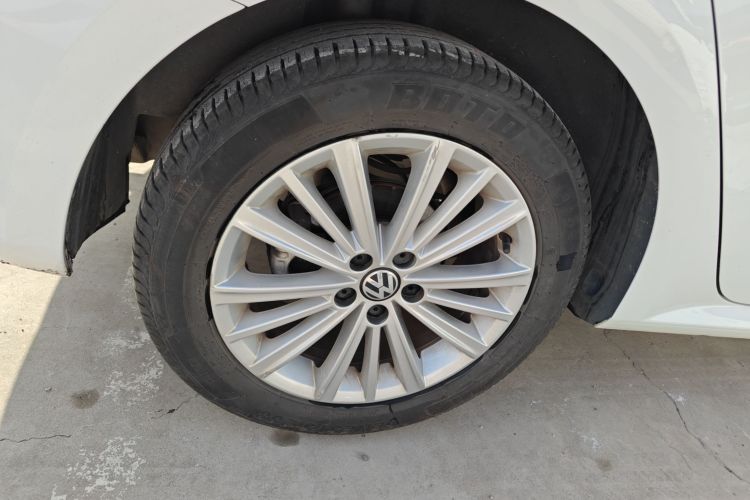 大众 朗行 2013款 1.6L 手动舒适型车身外观6008