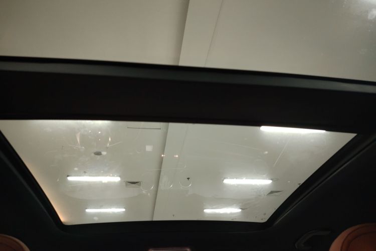 奔驰GLC 2023款 改款 GLC 260 L 4MATIC 动感型 5座中控内饰22