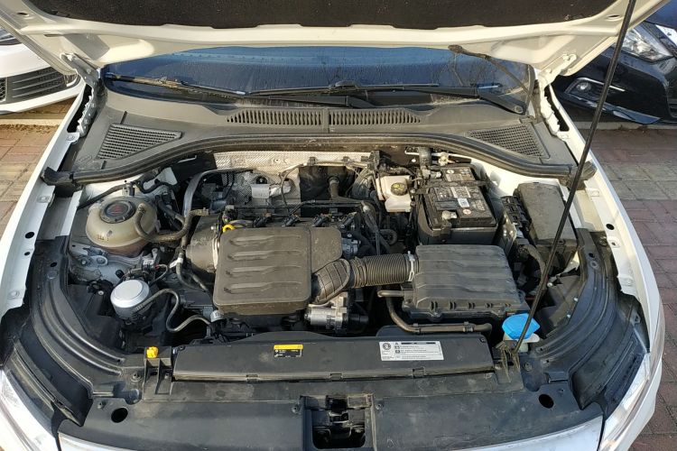 大众 朗逸 2023款 改款 1.5L 自动得逸版机舱底盘24