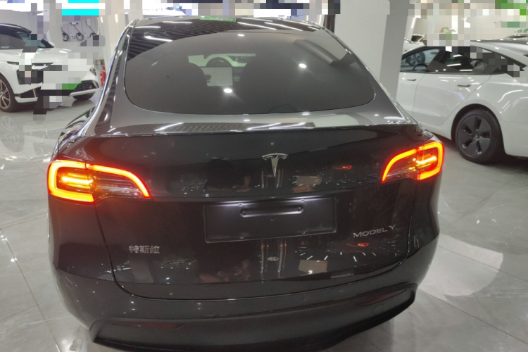 特斯拉 Model Y 2024款 后轮驱动版车身外观6