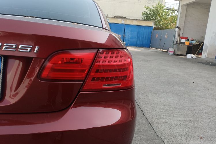 宝马3系(进口) 2011款 325i敞篷轿跑版车身外观9