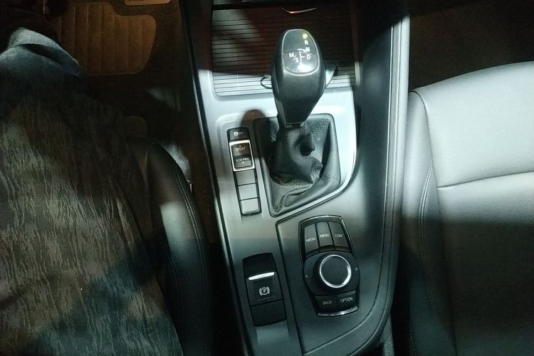 宝马X1 2019款 sDrive20Li 领先型中控内饰18