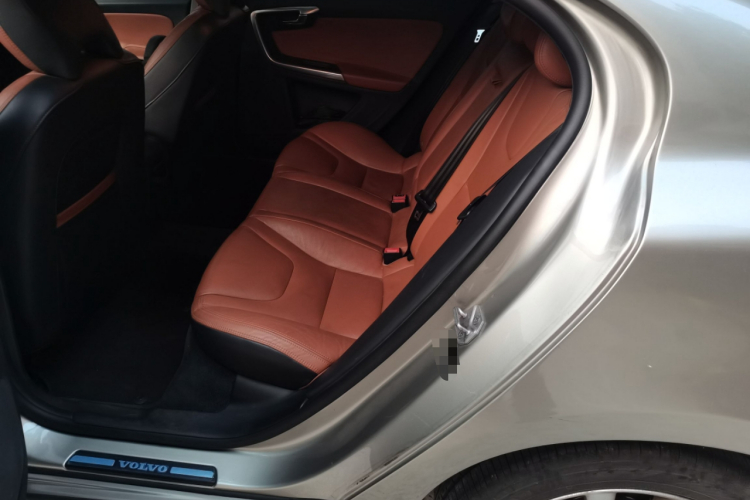 沃尔沃S60 2015款 S60L 2.0T 智远版中控内饰21