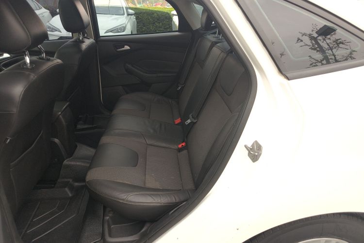 福特 福克斯 2012款 三厢 1.6L 自动风尚型中控内饰21