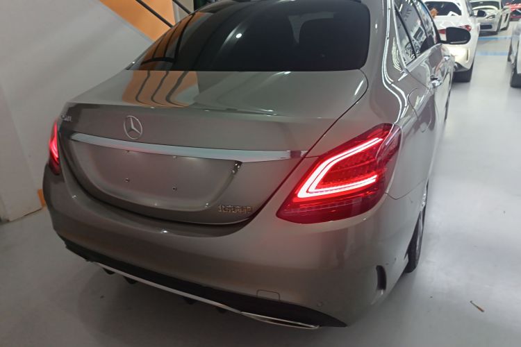 奔驰C级 2019款 改款 C 260 L 运动版车身外观6