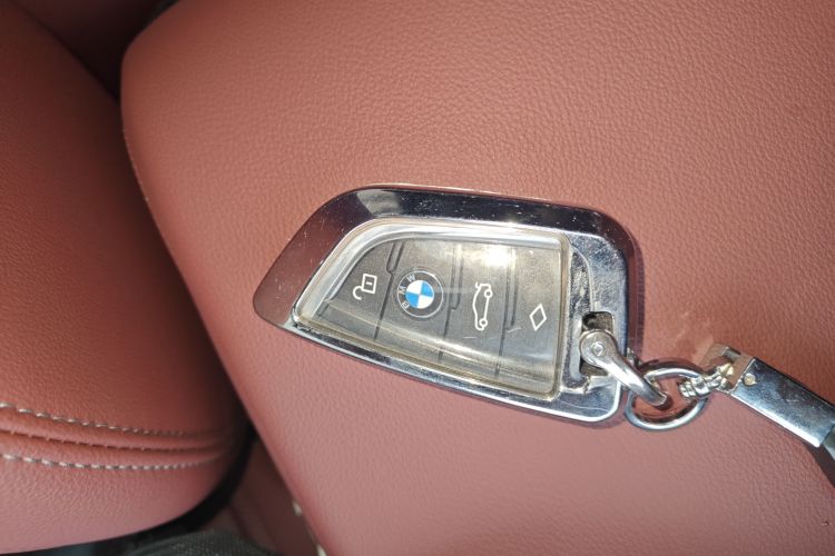 宝马X3 2023款 改款 xDrive30i 领先型 M曜夜套装中控内饰11