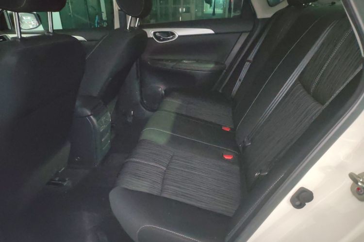 日产 轩逸 2022款 经典 1.6XE CVT舒适版中控内饰7004