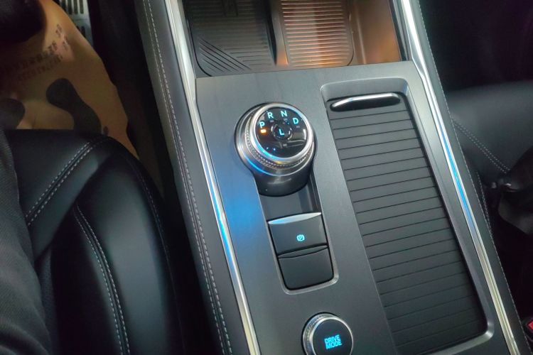 福特 探险者 2024款 2.3T EcoBoost 四驱风尚plus版 7座中控内饰18