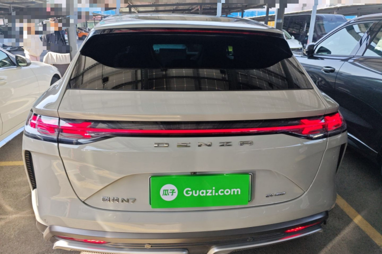 腾势N7 2023款 长续航性能版车身外观6