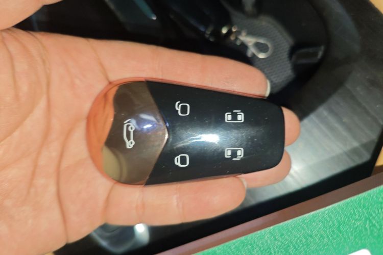 岚图汽车 岚图梦想家 2024款 PHEV 超长续航尊贵版中控内饰7001