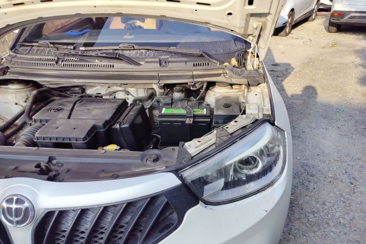 中华V3 2015款 1.5L 手动基本型机舱底盘26