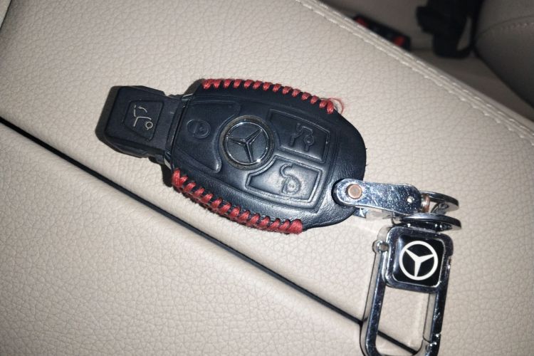 奔驰V级 2018款 V 260 尊贵版 国VI中控内饰11