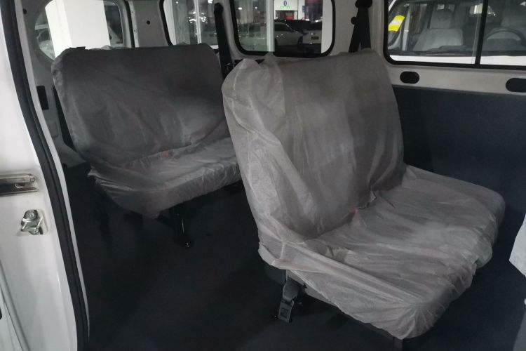 五菱汽车 五菱扬光 2025款 400km 客车版舒适型中控内饰7004