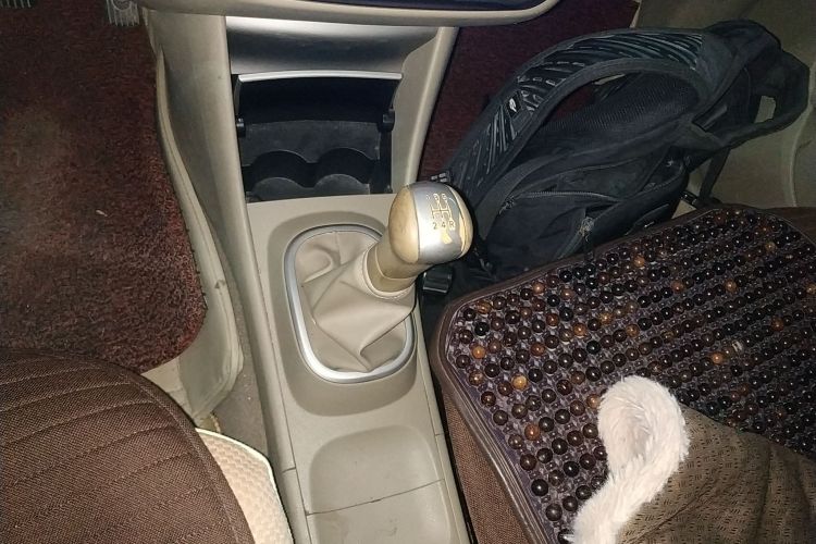 日产 轩逸 2012款 经典 1.6XE 手动舒适版中控内饰18