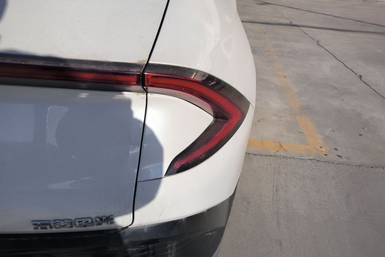 五菱汽车 五菱E5 2024款 410km 标准版车身外观9