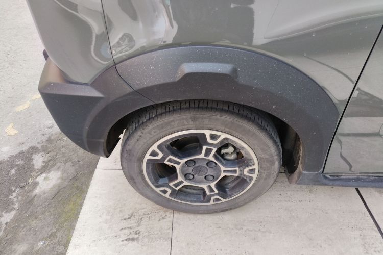 吉利银河 2024款 200km 熊猫骑士车身外观6007