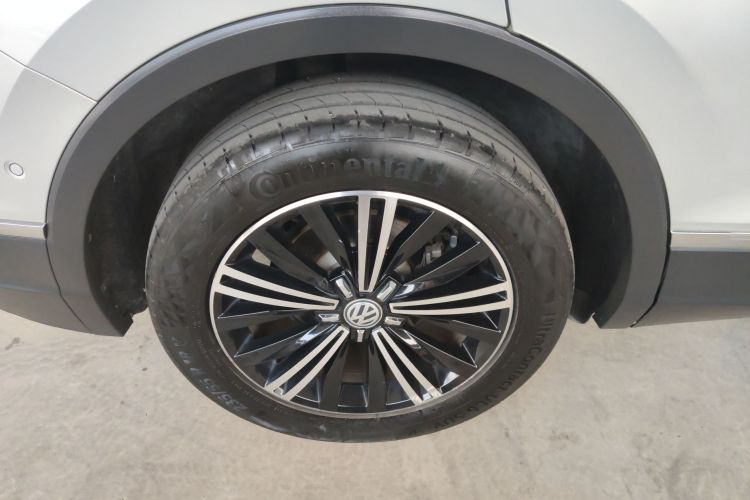 大众 途观L 2017款 330TSI 自动两驱旗舰版车身外观6002