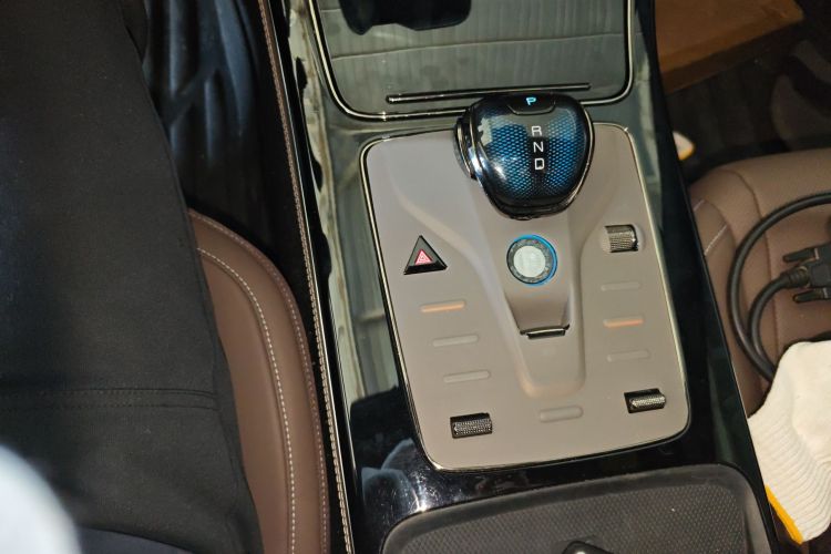 比亚迪 汉 2023款 DM-i 冠军版 121KM 精英型中控内饰18