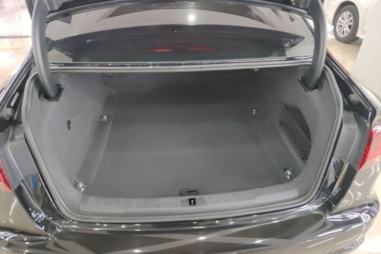 奥迪A6L 2018款 30周年年型 45 TFSI quattro 运动型机舱底盘23