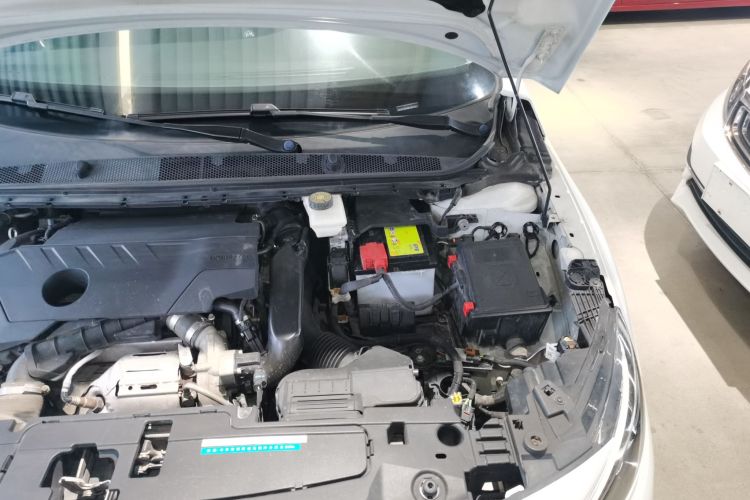 标致408 2019款 360THP 自动豪华版 国VI机舱底盘26