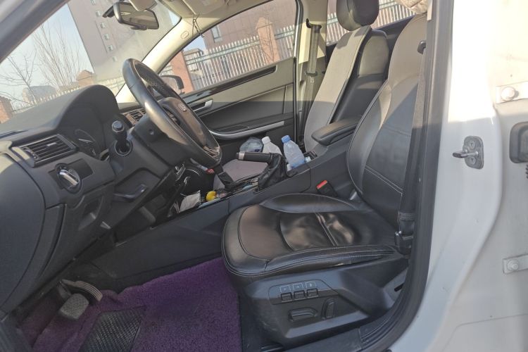 观致3 2015款 都市SUV 1.6T 自动炫动派中控内饰19