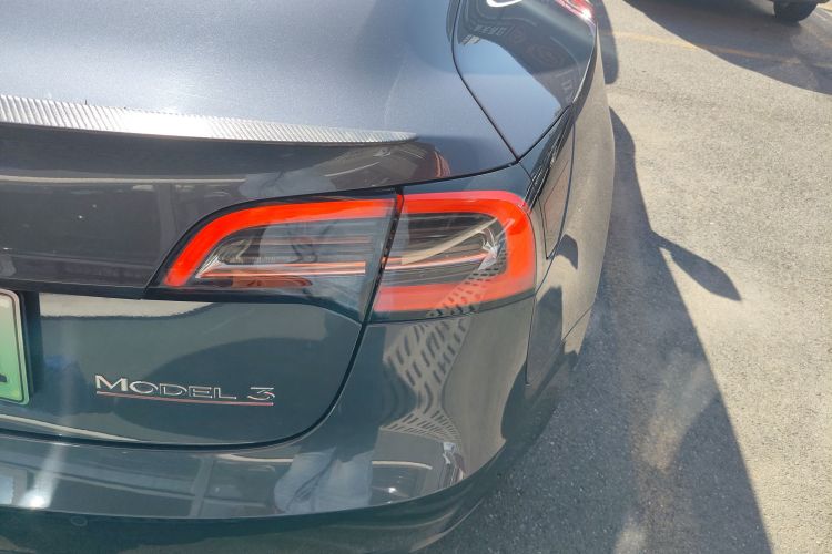 特斯拉 Model 3 2021款 Performance高性能全轮驱动版车身外观9