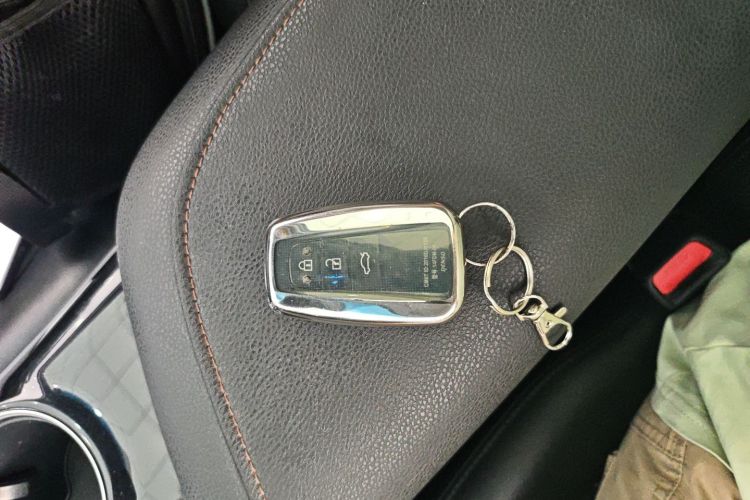 丰田 凯美瑞 2018款 2.0S 锋尚版中控内饰7001