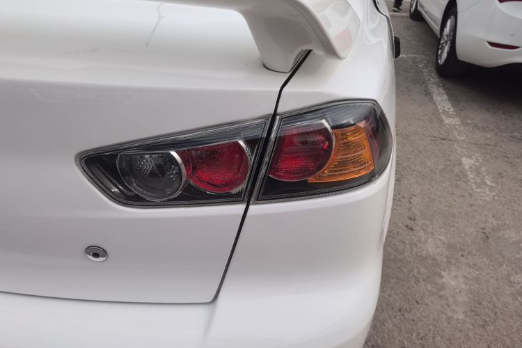 三菱 翼神 2015款 1.8L CVT致尚版 国V车身外观6006