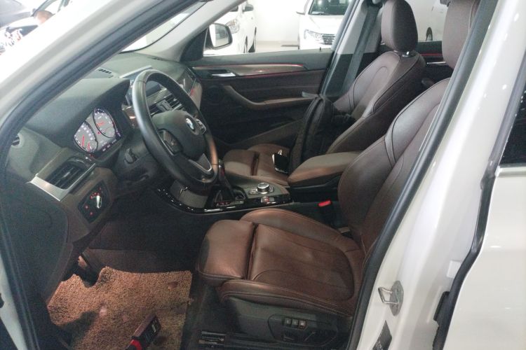 宝马X1 2019款 xDrive20Li 尊享型中控内饰19