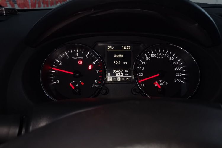 日产 逍客 2015款 2.0XL 酷火 CVT 2WD中控内饰14