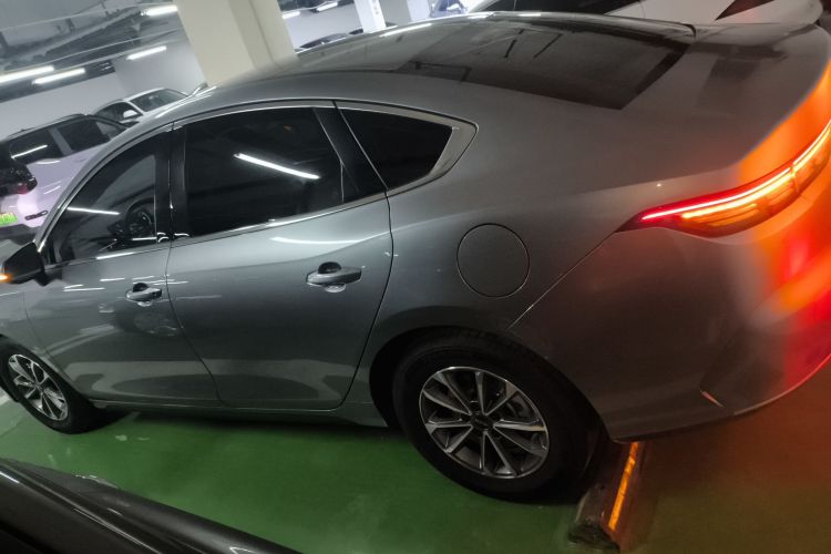 比亚迪 驱逐舰05 2024款 荣耀版 DM-i 55KM 豪华型车身外观4