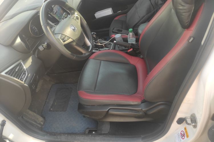 长安 逸动 2016款 XT 1.6L 自动俊酷型局部细节19