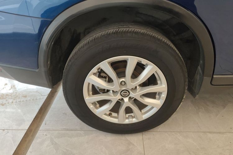 日产 奇骏 2017款 2.0L CVT舒适版 2WD车身外观56