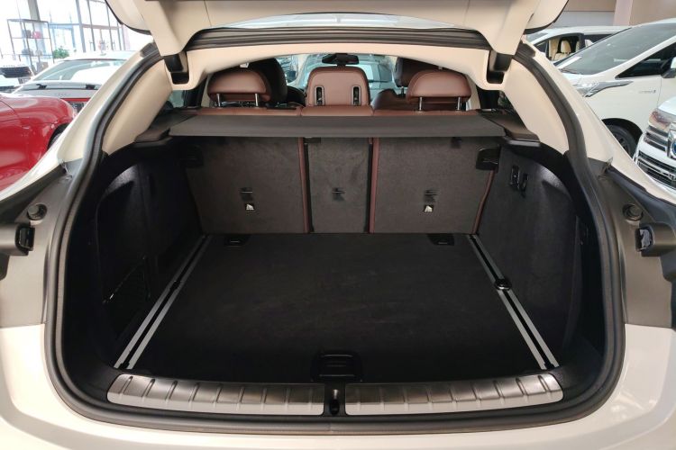 宝马X4 2021款 xDrive 25i M运动套装机舱底盘23