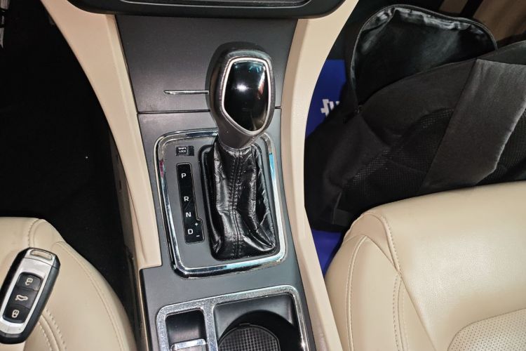 吉利汽车 帝豪 2016款 三厢 1.5L CVT豪华型中控内饰18