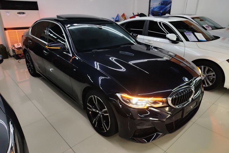 宝马3系 2022款 325i M运动套装车身外观3