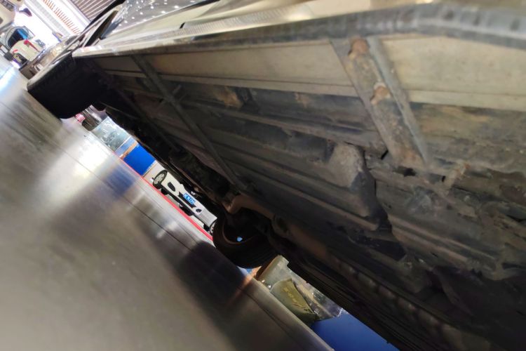 斯巴鲁 森林人 2018款 2.0i 豪华导航版机舱底盘30