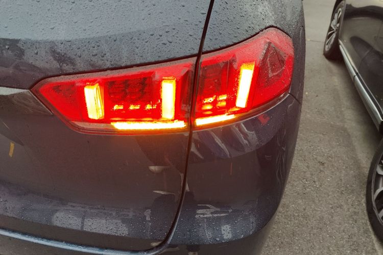 魏牌 VV7 2020款 2.0T 旗舰型车身外观9