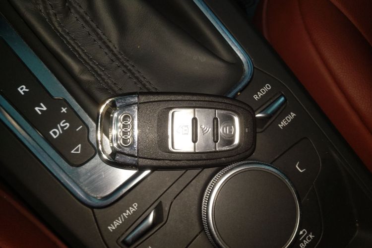 奥迪Q2L 2021款 35 TFSI 进取动感型中控内饰7001