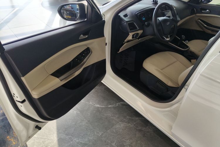 福特 福睿斯 2017款 改款 1.5L 手动舒适型中控内饰20