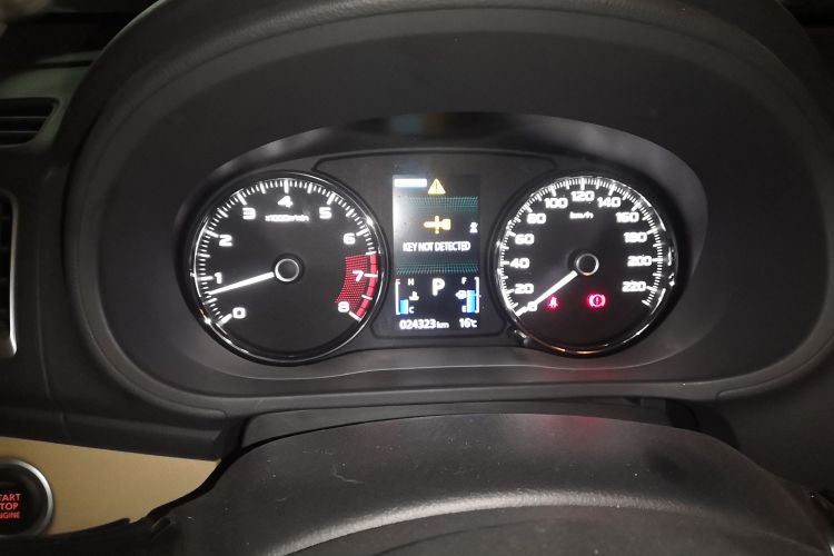 三菱 帕杰罗(进口) 2019款 3.0L 自动标准版中控内饰14