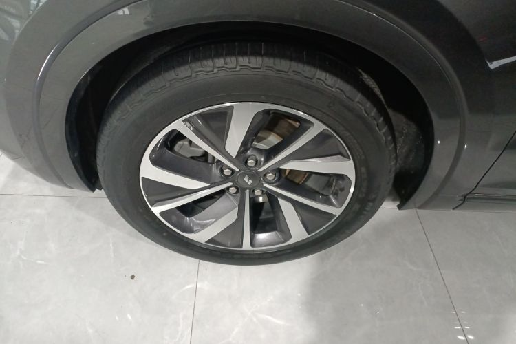 理想汽车 理想ONE 2021款 增程6座版车身外观35