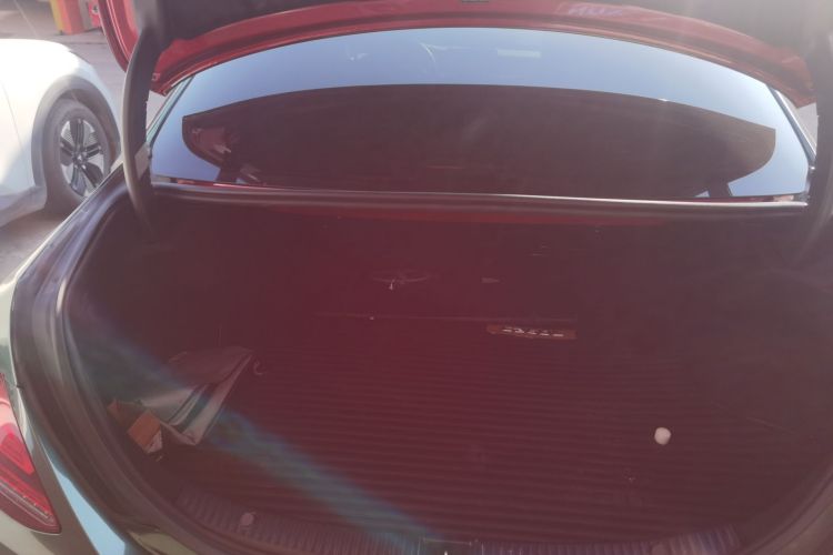 奔驰C级 2019款 C 260 L 运动版机舱底盘23