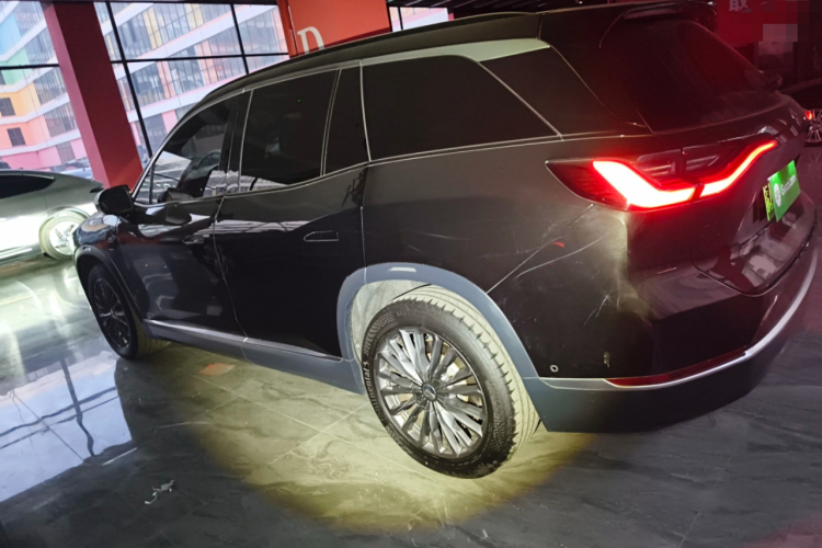 蔚来ES8 2020款 580KM 七座版车身外观4