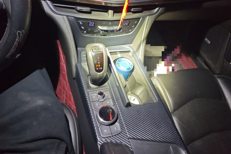 凯迪拉克CT6 2019款 28T 豪华型中控内饰18