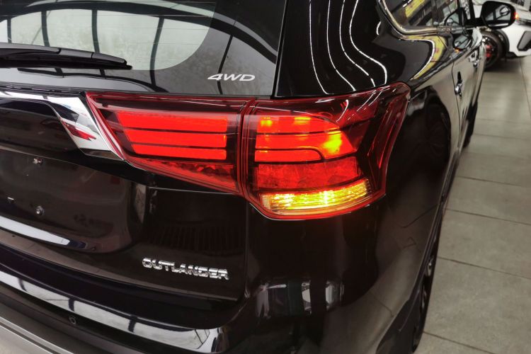 三菱 欧蓝德 2019款 2.4L 四驱致享版 5座 国VI车身外观6006