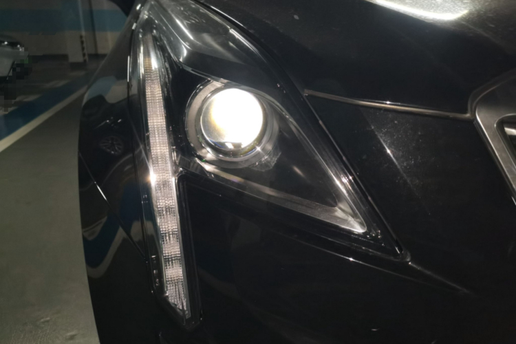 凯迪拉克XT5 2018款 28E 四驱技术型车身外观8