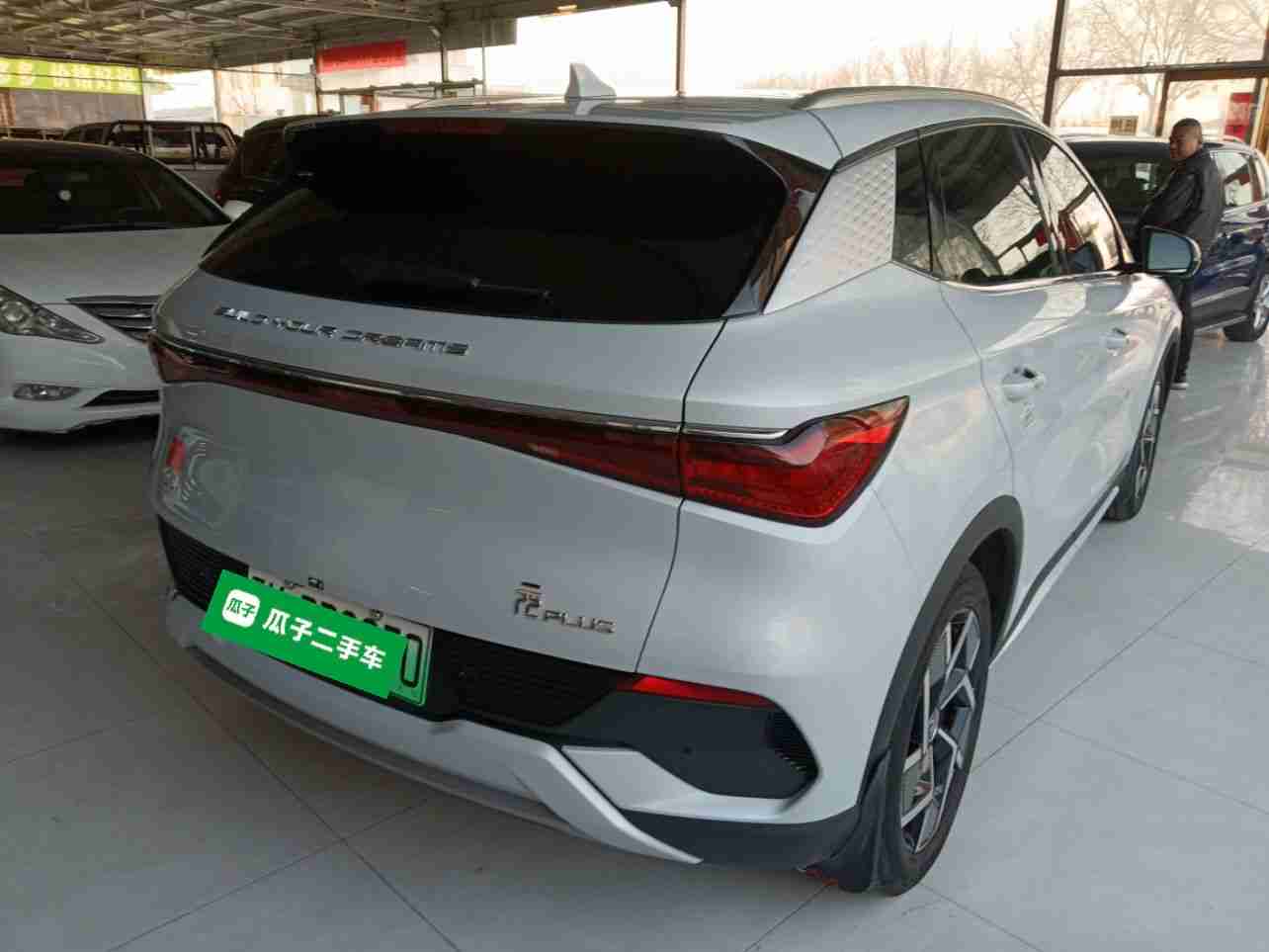 车辆右后45度外观展示